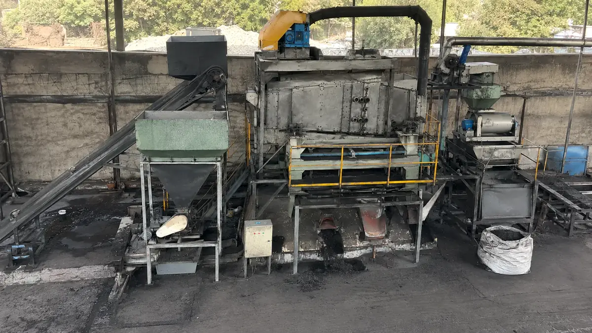 Multi-deck vibratory screening and magnetic separation line